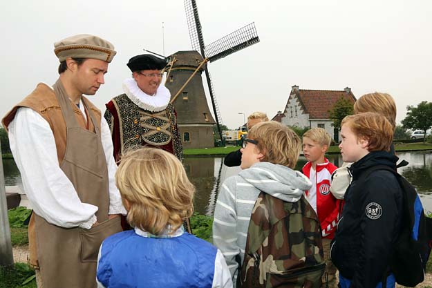 Tijdreis op Kindermonumentendag in Schipluiden - 13 september 2013